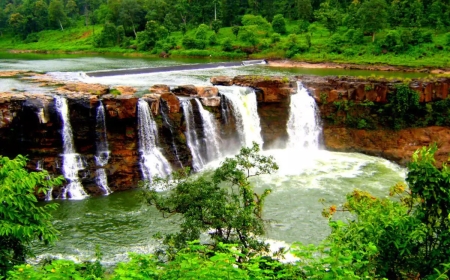 5-Day Romantic Getaway in Saputara for Couples